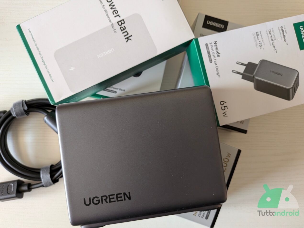 Un bel kit di power bank e caricabatterie di UGREEN per questo periodo estivo