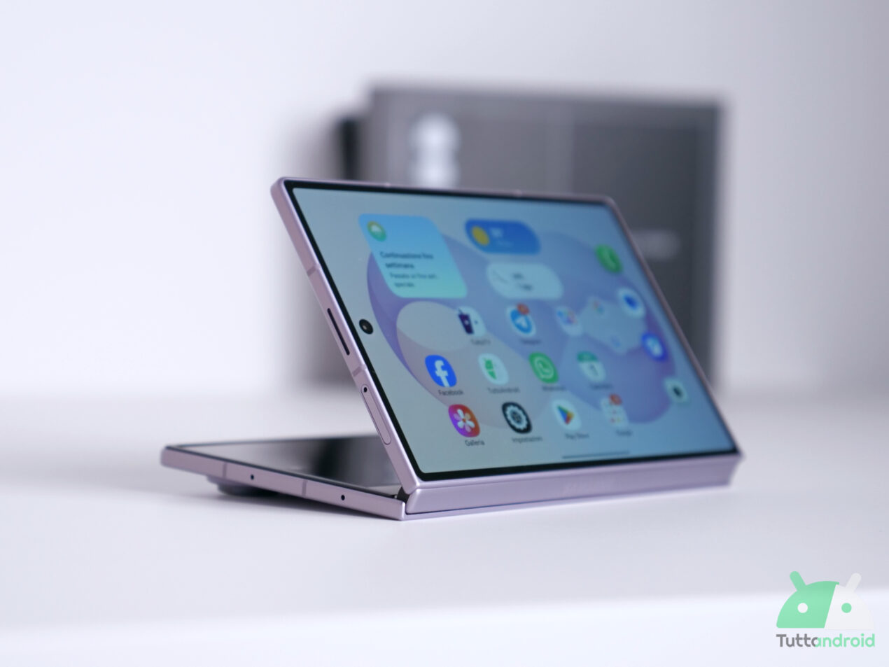 Apple presenta iPhone Duo e Samsung vende più Galaxy Z Fold8 di prima