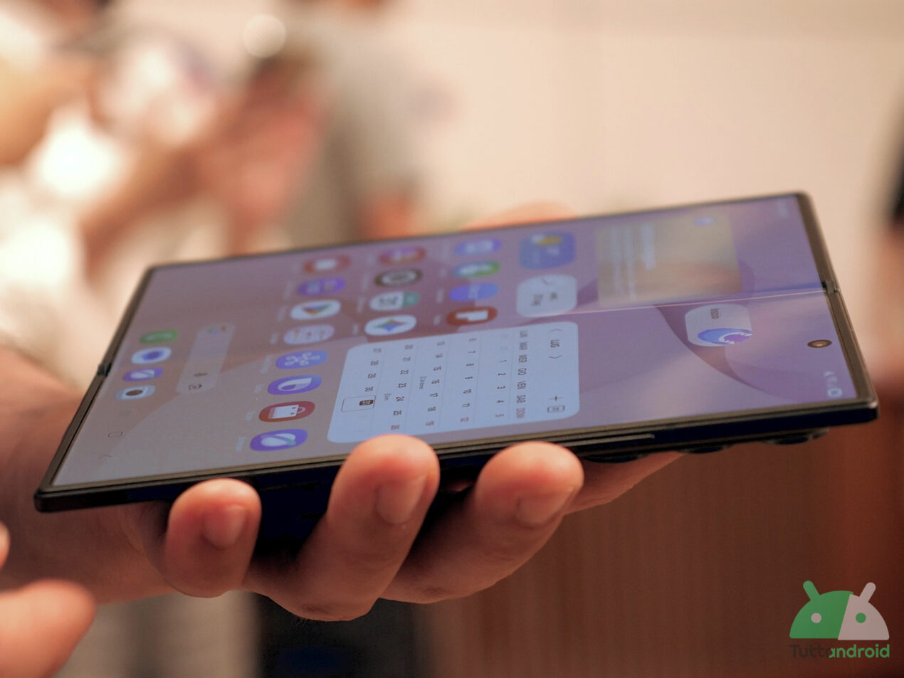 8 utenti su 10 rinunciano a un'attività per il poco spazio sul display. Lo studio di Samsung