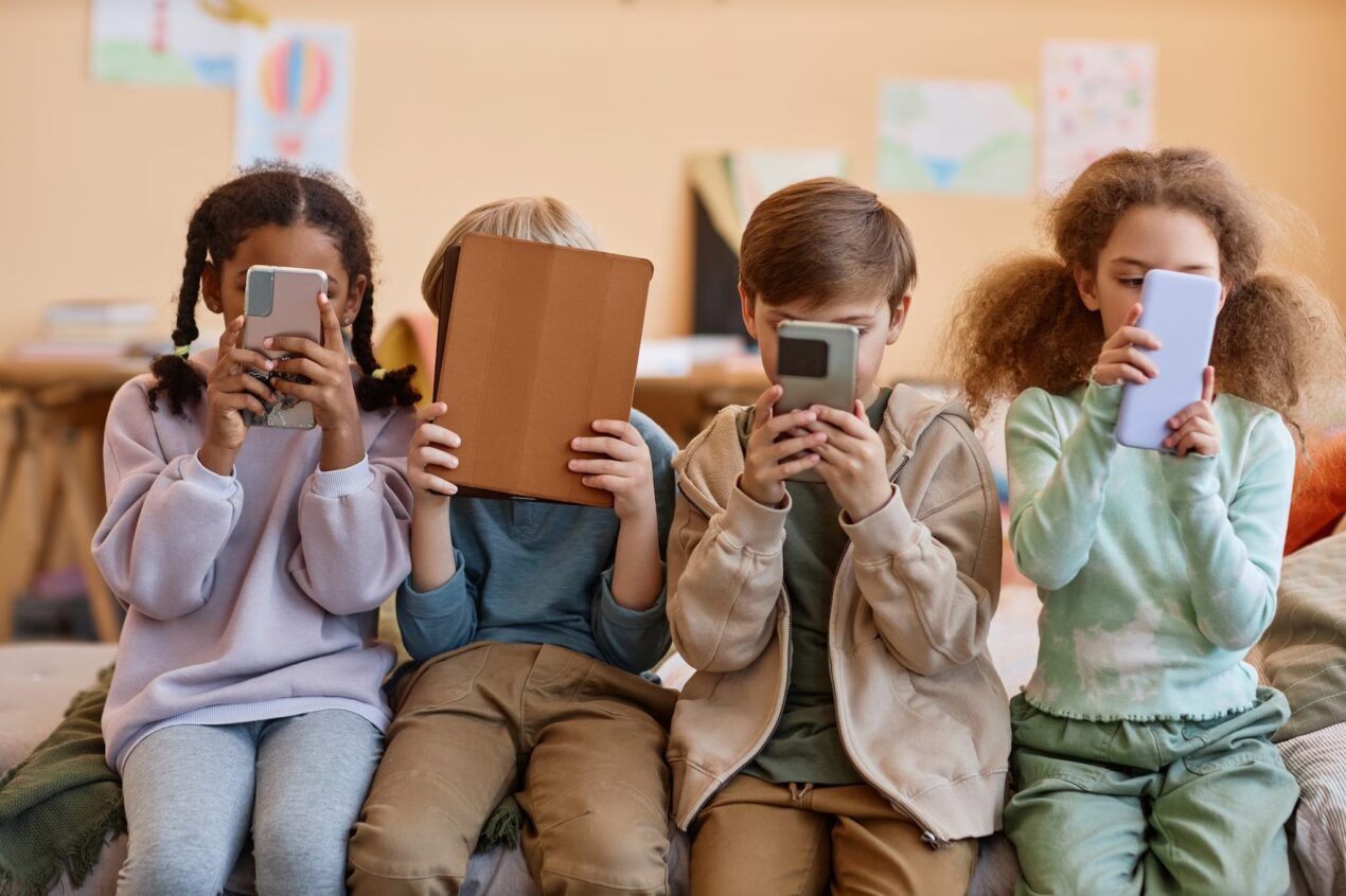 700.000 studenti veneti chiedono il blocco dei social prima dei 14 anni