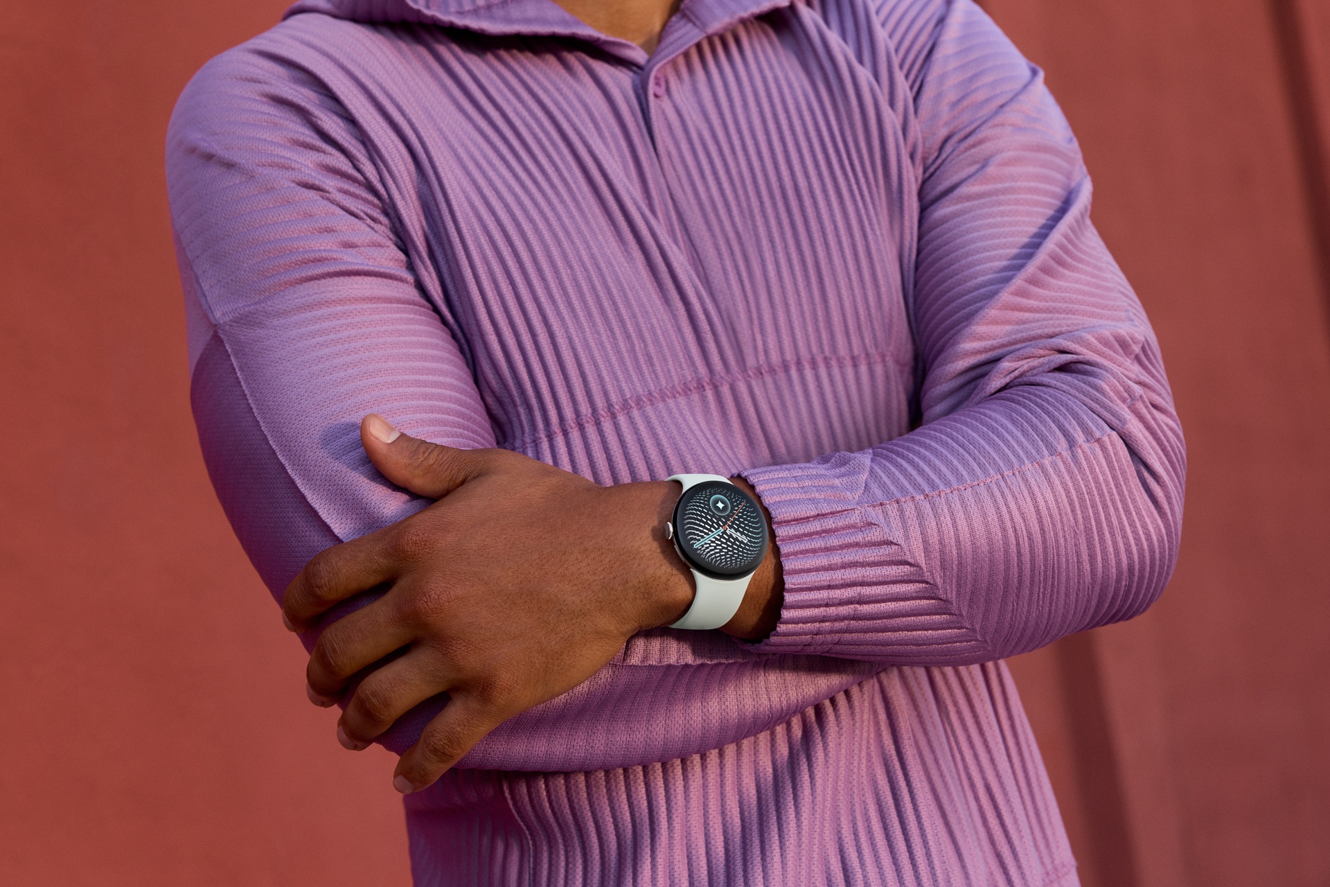 Google Pixel Watch 5 uff lifestyle hero