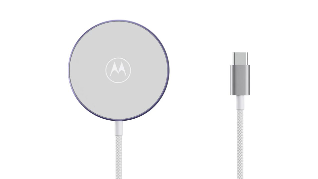 Motorola prepara un caricabatterie wireless magnetico: ecco Moto Snap