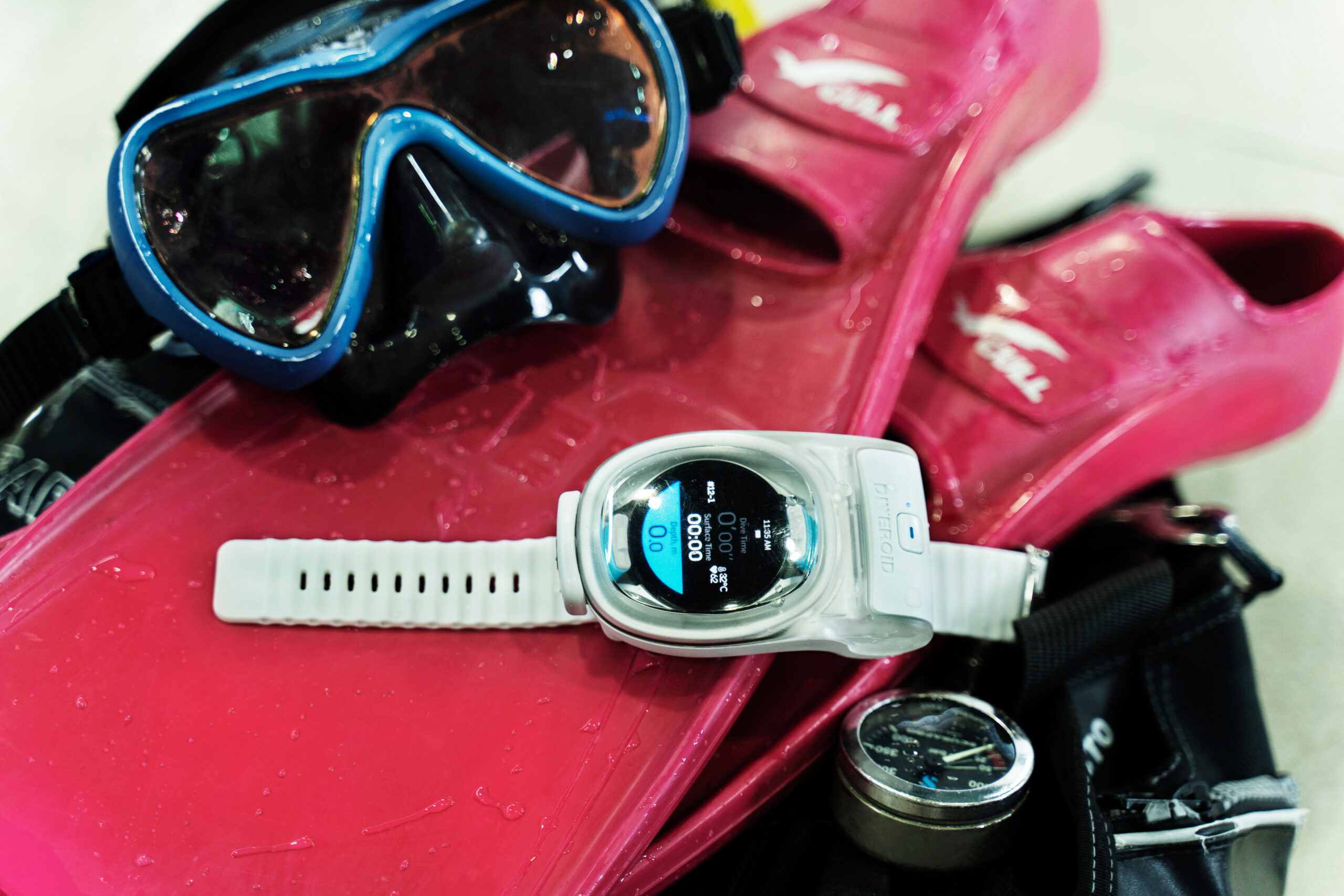 WatchDive, il computer sub per Apple Watch e Galaxy Watch, sbarca su Kickstarter