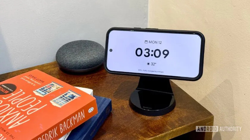 Un Google Pixel trasformato in un Nest Hub con Gemini, ma l’esperimento è stato un fallimento