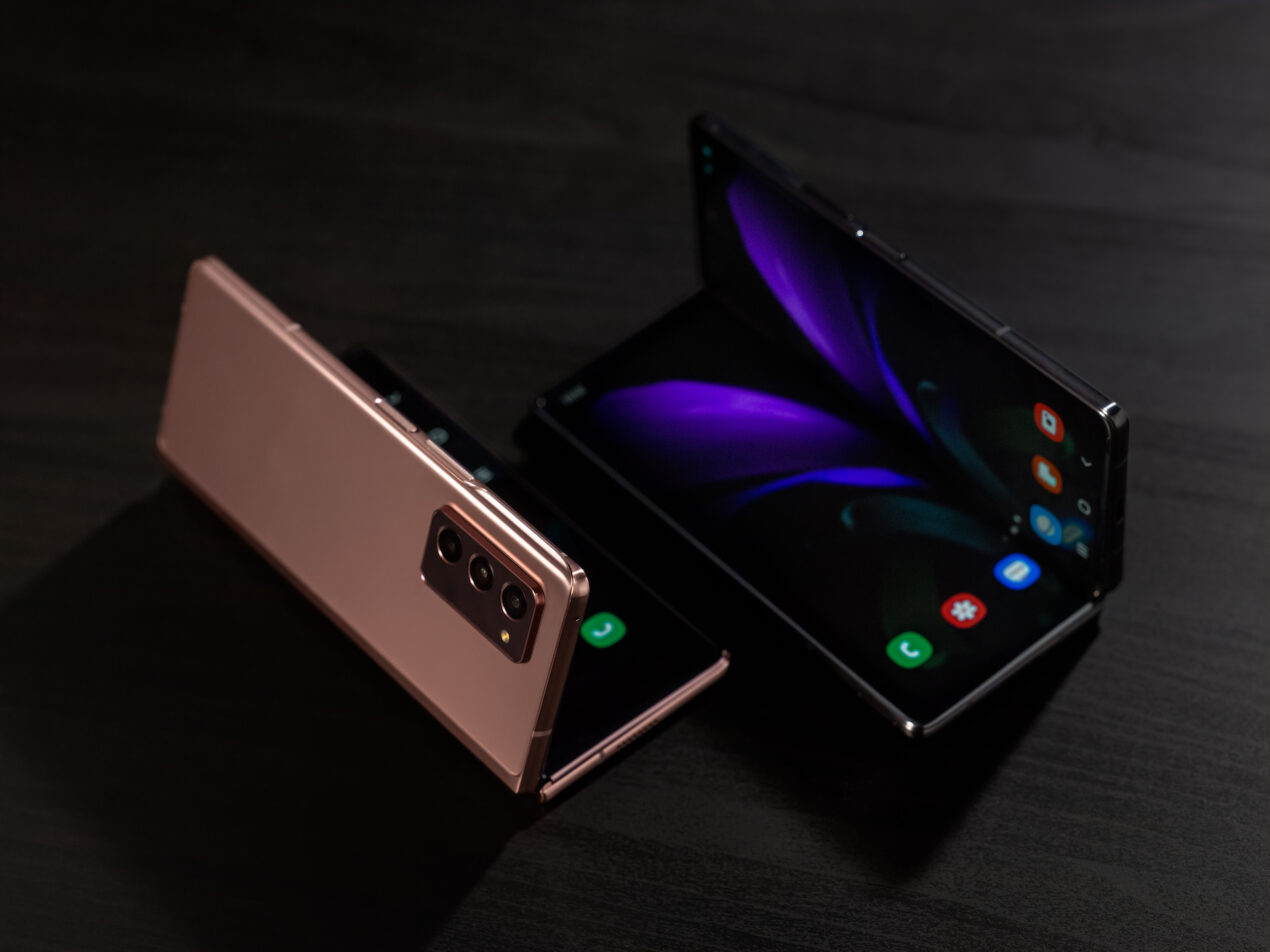 Samsung Galaxy Z Fold2 5G arriva in Italia per cambiare forma al futuro
