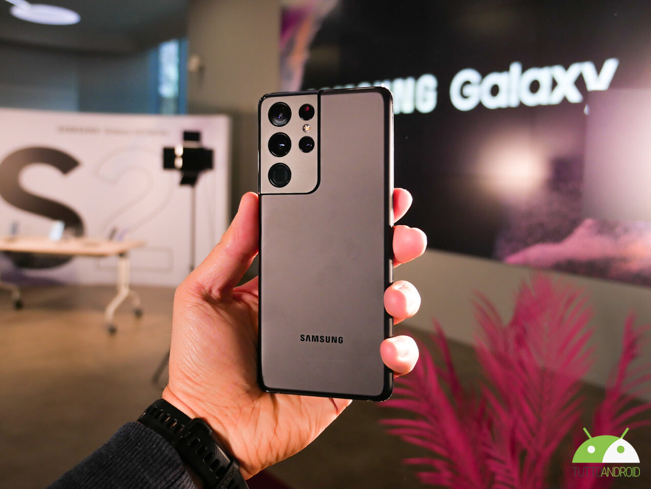 Samsung Galaxy S21 Ultra 5G ha già molto da dire dopo 24 ore (video)