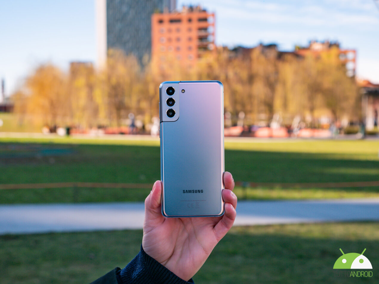 Samsung aggiorna i Galaxy S21, Z Flip3 e Fold3 con One UI 7 e Galaxy A54 5G