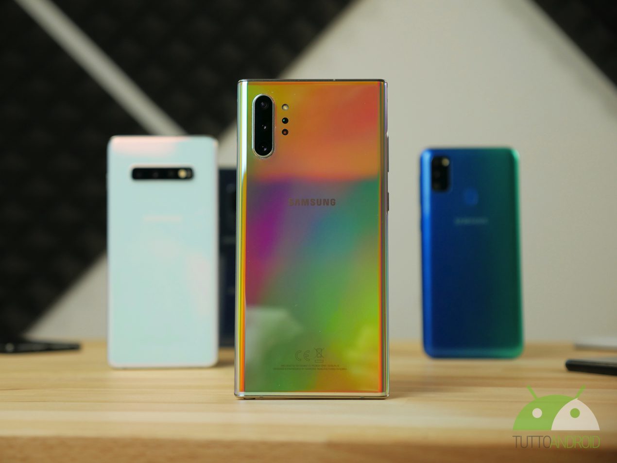 Ci sono nuovi aggiornamenti per tutti questi smartphone Samsung e OPPO