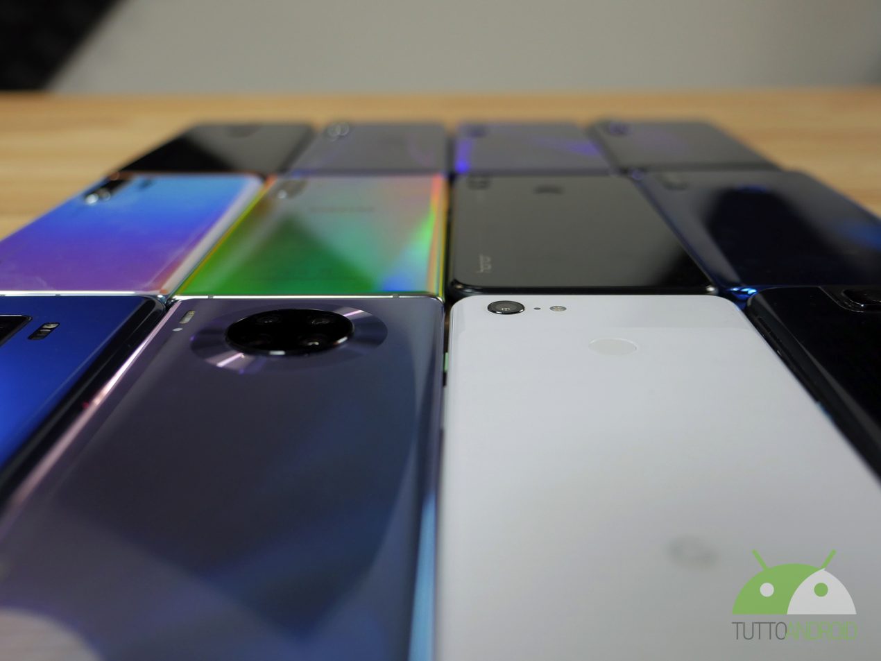C'è un mare di aggiornamenti per Samsung, Huawei e HONOR (non solo smartphone)