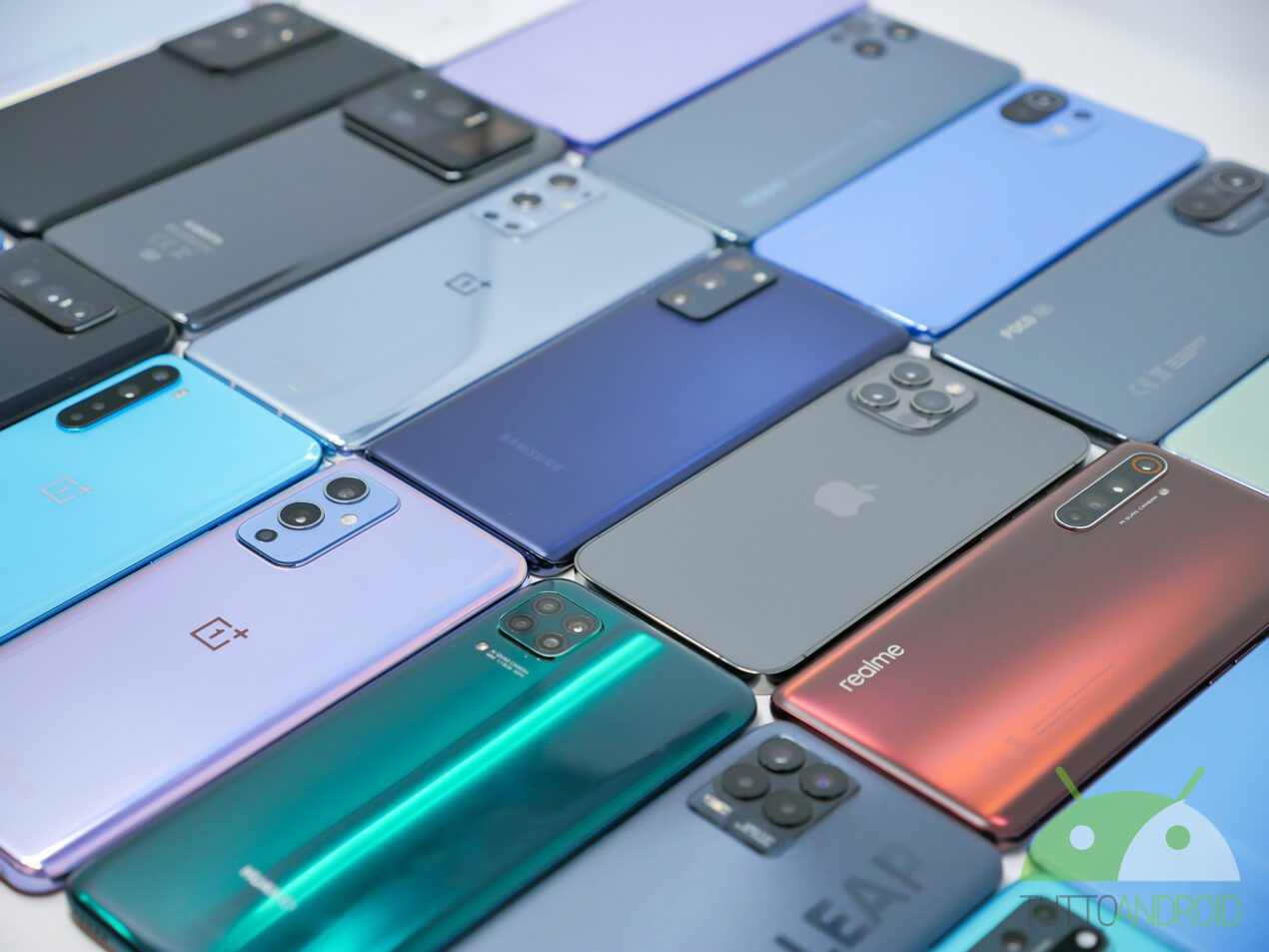 Nuovi aggiornamenti per OnePlus Nord 2, Xiaomi Mi 10T, 10T Pro e tanti Samsung