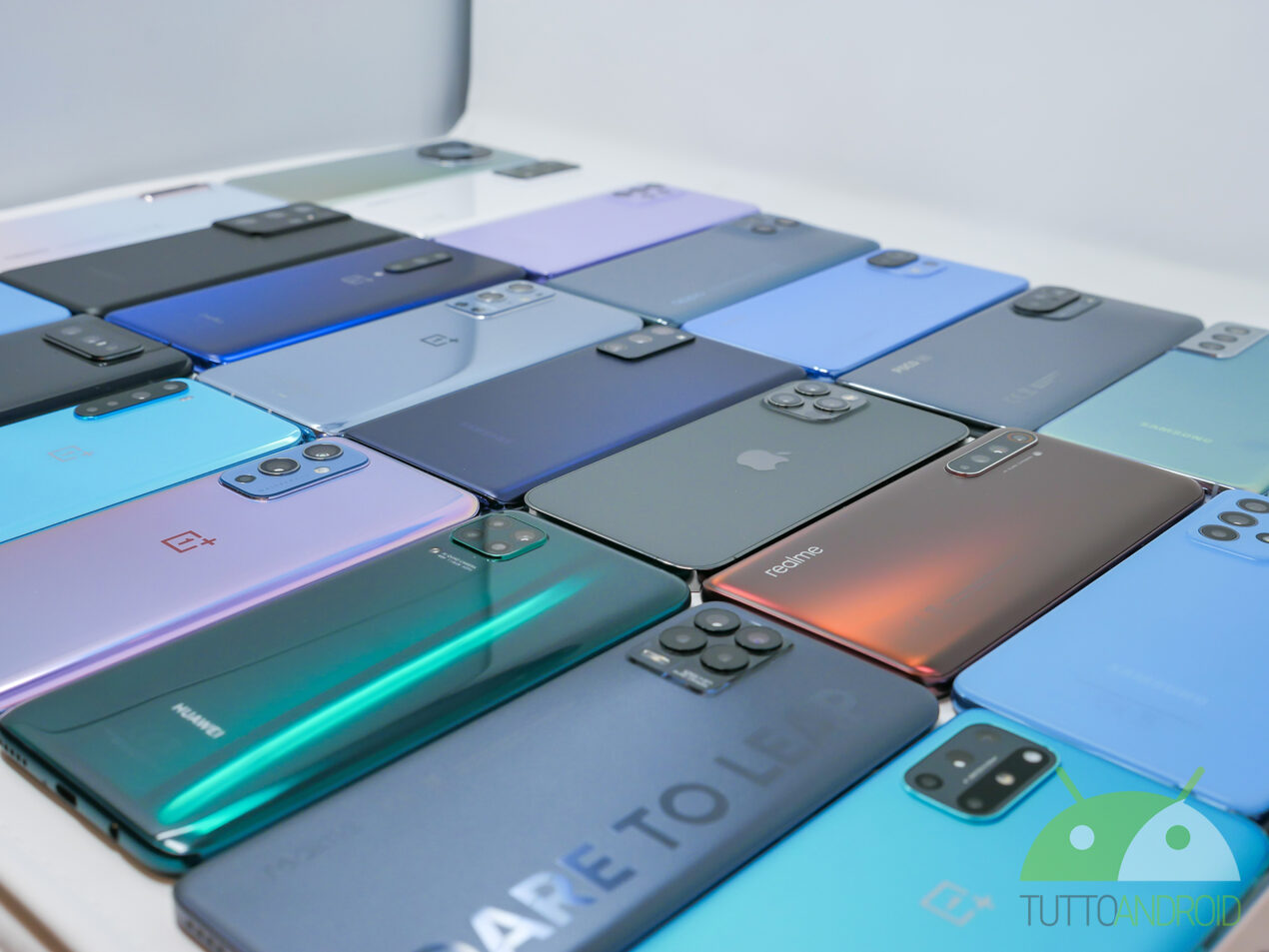 Android 12 per LG VELVET, altri aggiornamenti per questi OnePlus, Samsung e OPPO