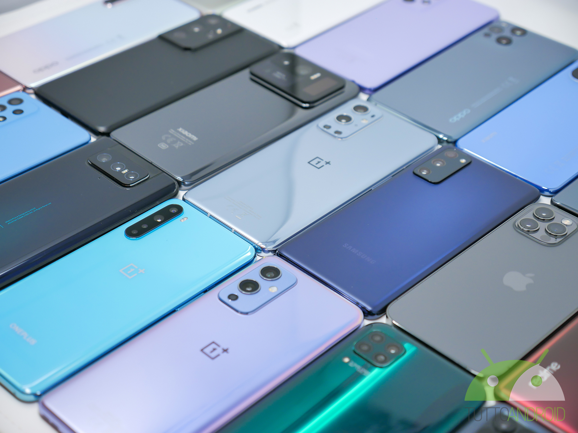 Nuovi aggiornamenti per Samsung Galaxy Z Flip3 5G, OnePlus 9, OPPO Reno e altri