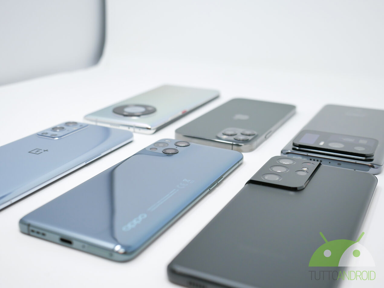 Un mare di aggiornamenti per smartphone Samsung, OPPO e Realme