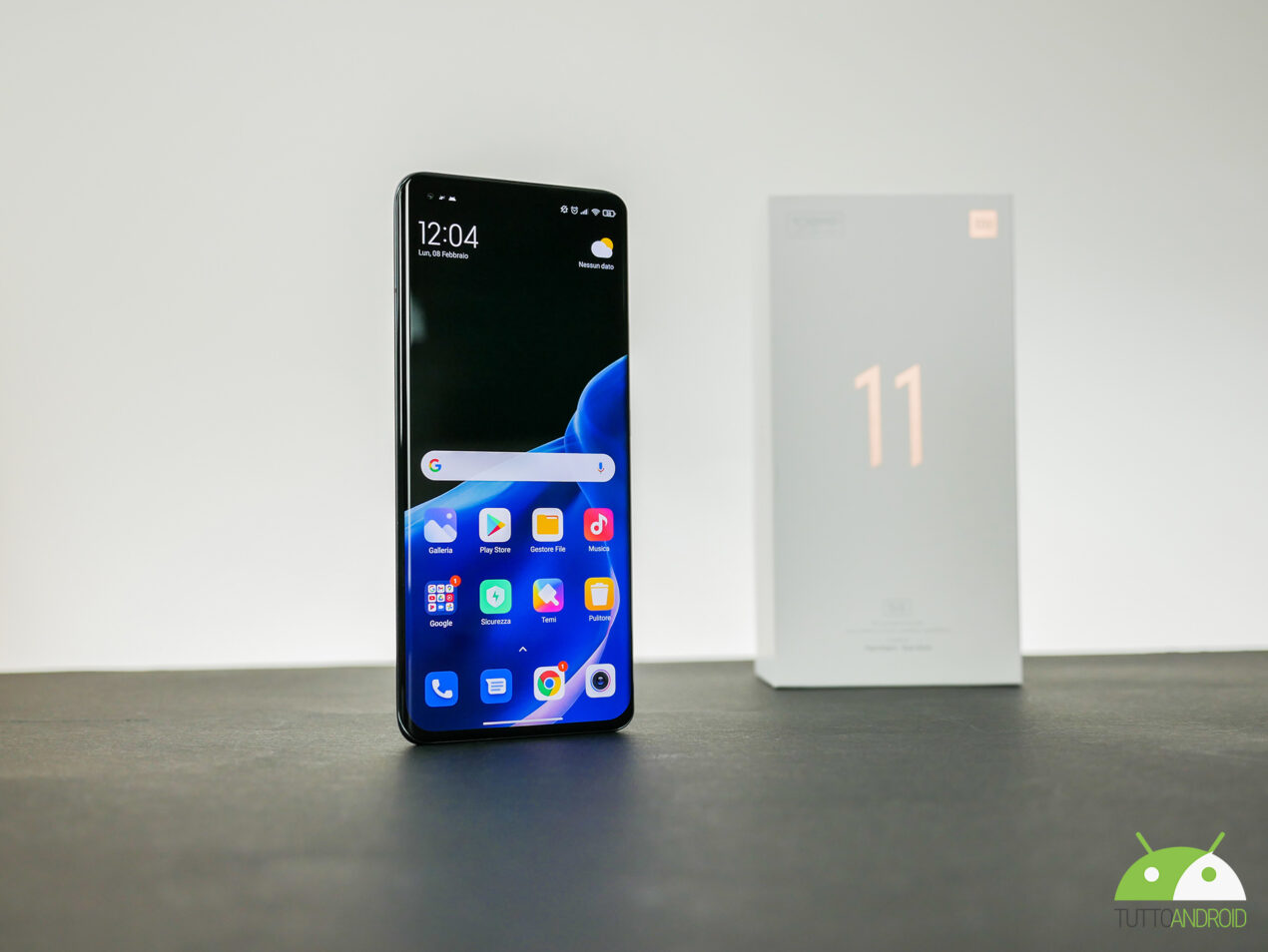La beta di Android 12 sbarca su Xiaomi Mi 11 5G mentre Samsung aggiorna questi smartphone